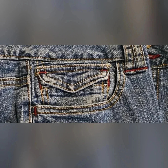 St. John's Bay, Size 10, Denim Stretch Capris - Picture 12 of 12